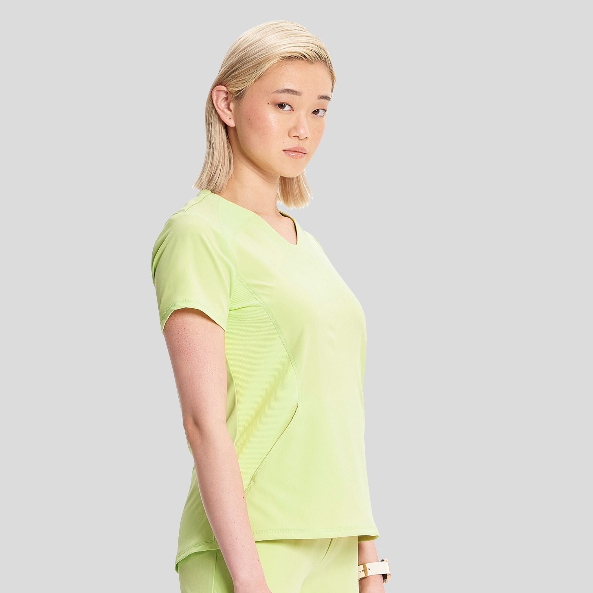 IN_INFINITY_GNR8_VNECKTOP_620A_GREENENERGY_RIGHT